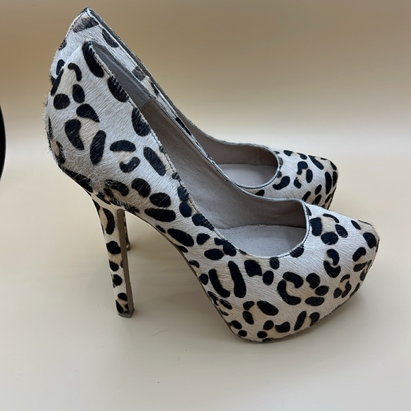 Steve Madden DejaVu Leopard Pony Hair Platform Heels Size 9.5 - Picture 2 of 7